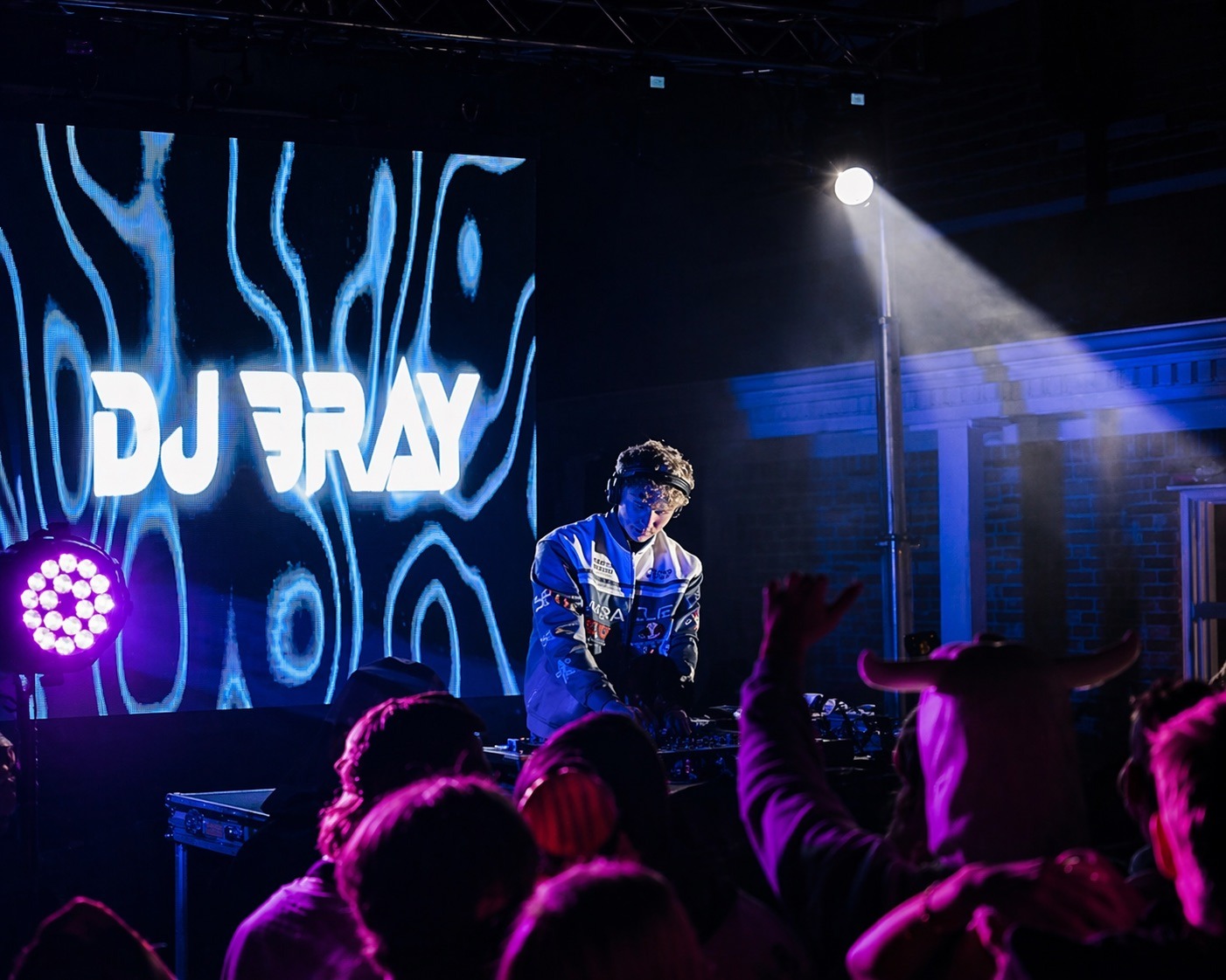 DJ Bray performing