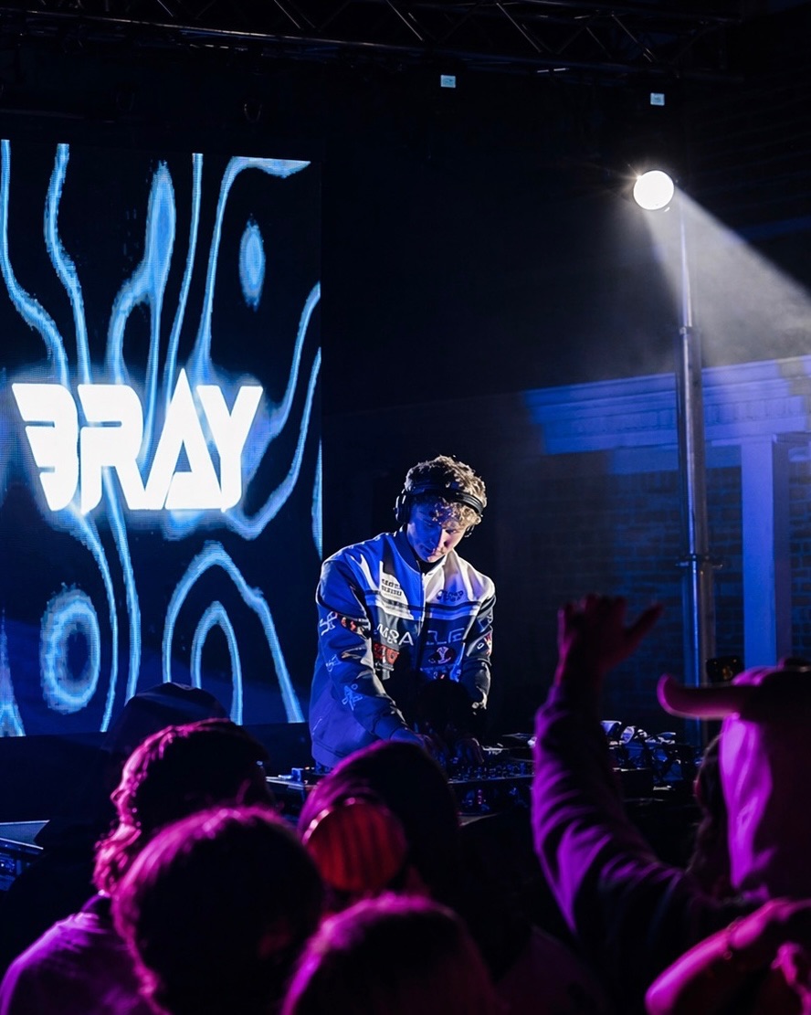 DJ Bray performance