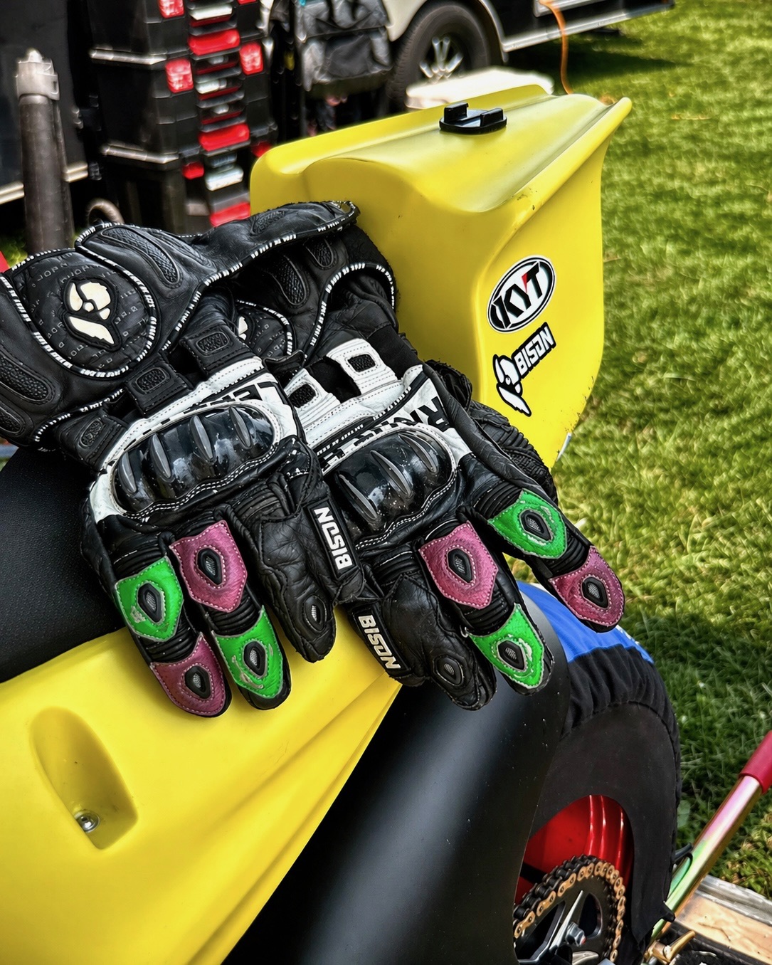 Garage 162 racing gloves