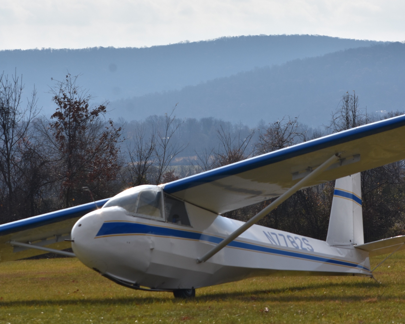 MASA N7782S sailplane on field