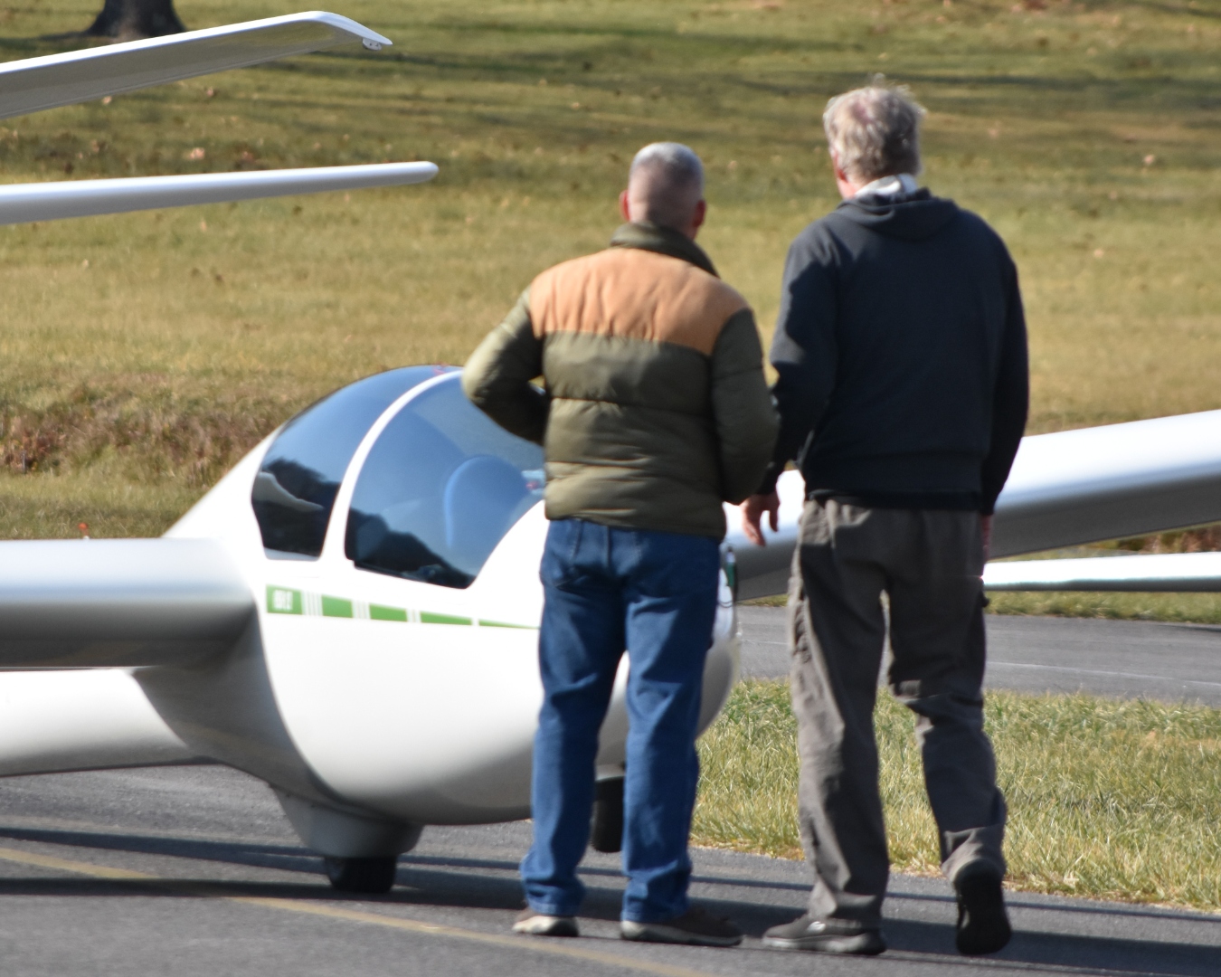 MASA observers watching sailplane